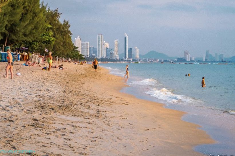 Ena najboljših plaž v Pattayi - Dongtan