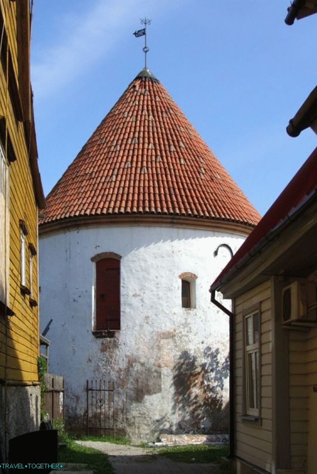 Rdeči stolp v Pärnu