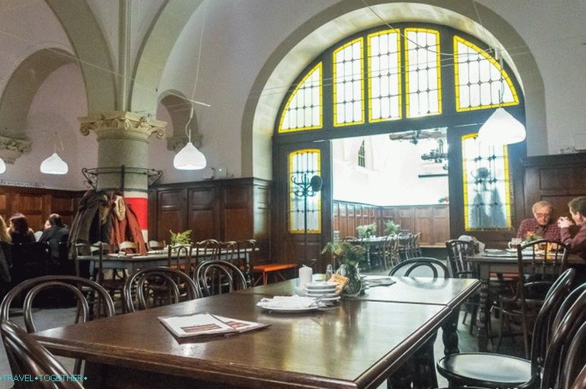 Radnicni Sklipek v Liberecu - restavracija v kleti mestne hiše