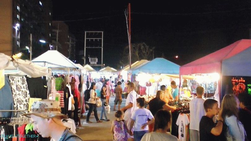 Nakupovanje na Jomtienu - Thepprasit Market