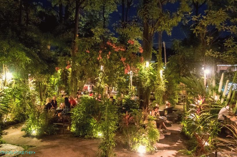 Restavracija Dino Park v Phuketu - hrana in tematski park