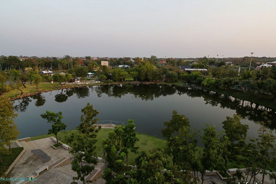 Park ima razgledni stolp, pogled pa je tako-tako