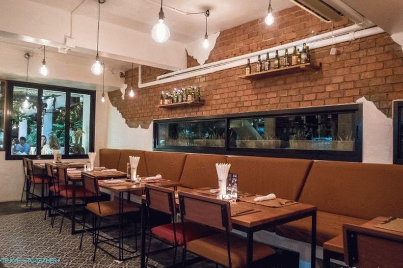 Rustična restavracija in bar - evropska restavracija v Patongu