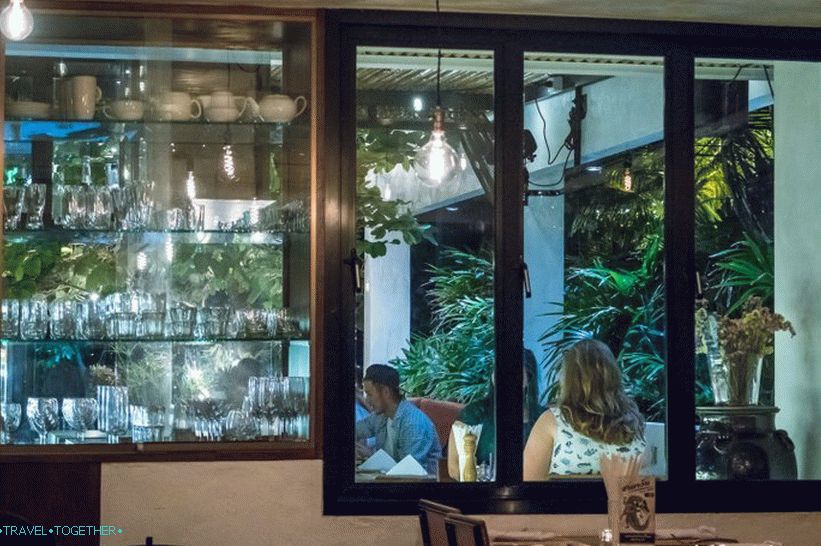 Rustična restavracija in bar - evropska restavracija v Patongu