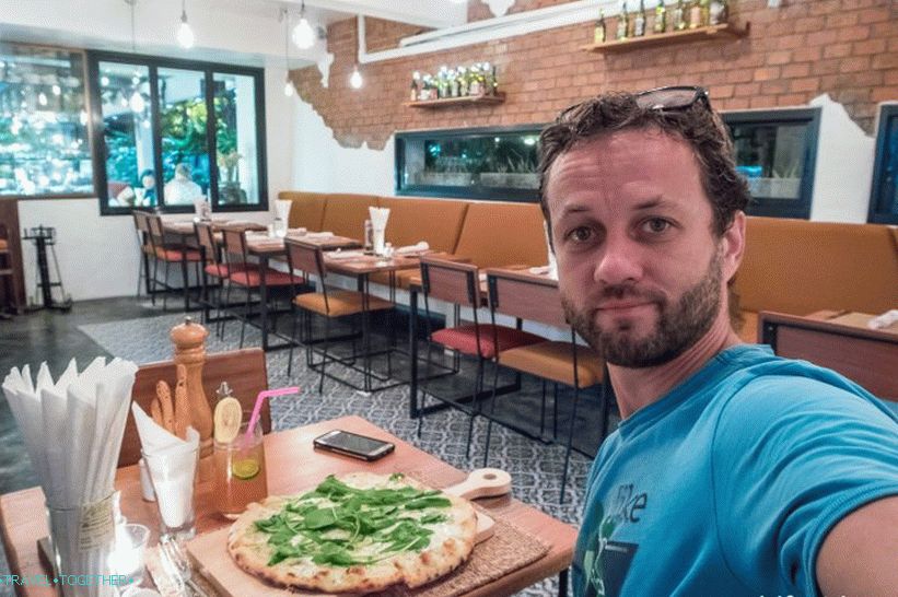Rustična restavracija in bar - evropska restavracija v Patongu