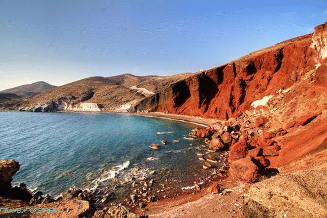 Santorini je živa svetla duša, ki poje pesem o feniksu