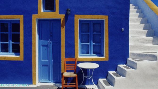 Santorini je živa svetla duša, ki poje pesem o feniksu