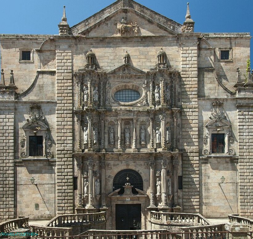 Cerkev in samostan San Martino Pinario