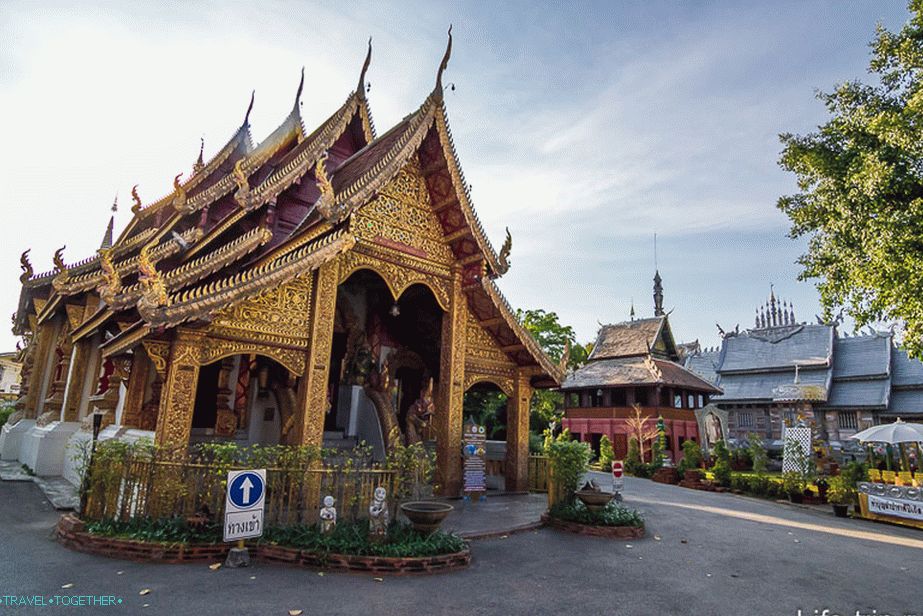 Poleg običajnega tajskega templja