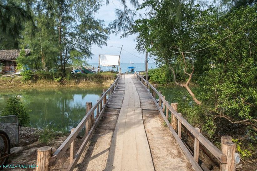 Na mostu pridemo do poti, ki vodi do zaliva Phangan