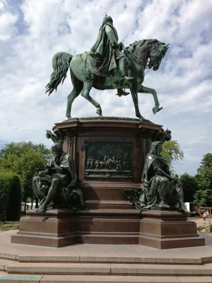 Spomenik Friedrichu Francu II
