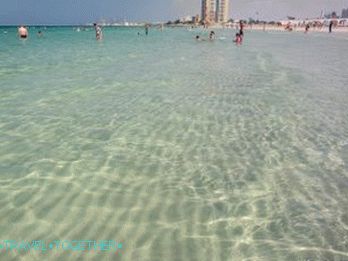 Plaže v Sharjahu z nežnim vhodom in čisto vodo