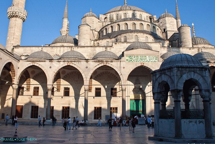 Sultanahmet (Modra mošeja) v Istanbulu.