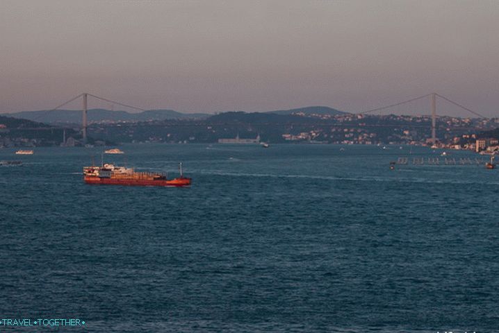 Sončni zahod na Bospor. Istanbul.