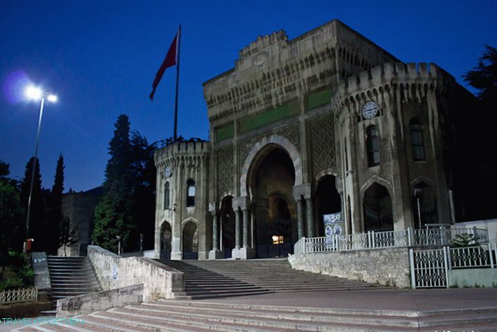 Istanbulska državna univerza.