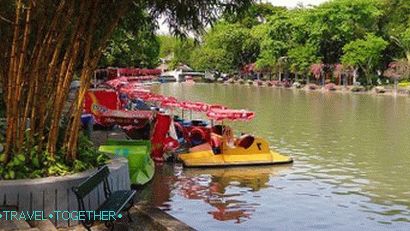 Zoo Dusit (Dusit Zoo) v Bangkoku