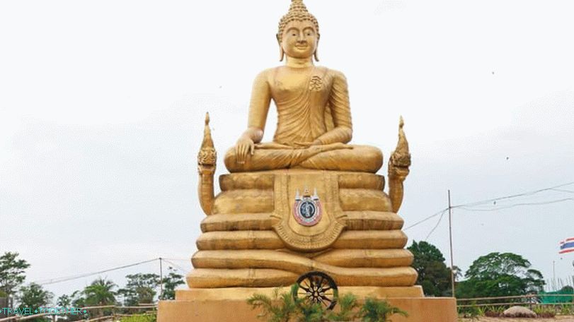 Majhen kip na Big Buddhi v Phuketu