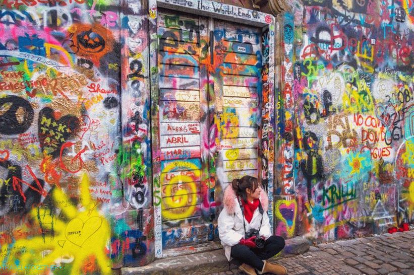 Lennonov zid v Pragi - trideset metrov ulične umetnosti
