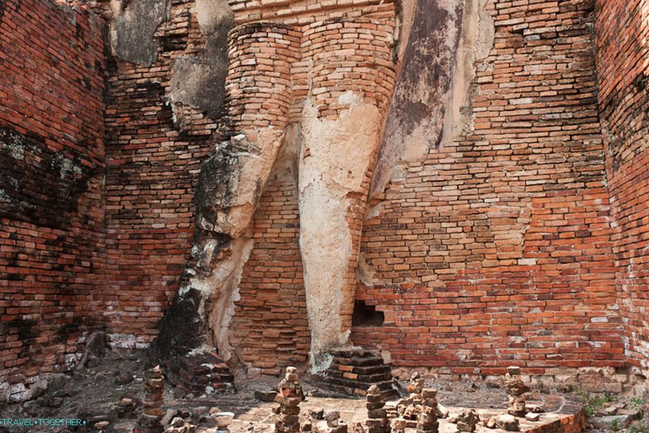 Wat Phra Phai Luang - polnitev Bude