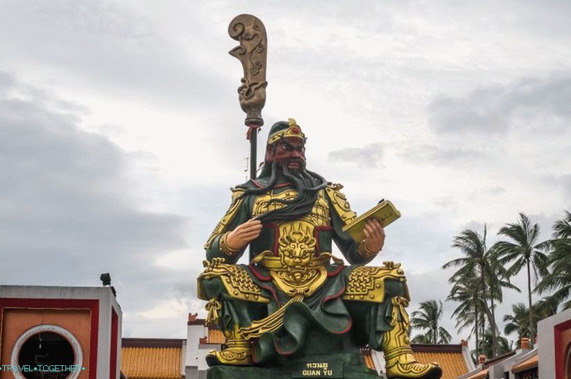 Bog z rdečimi obrazi Guan Yu, on je Guan Di