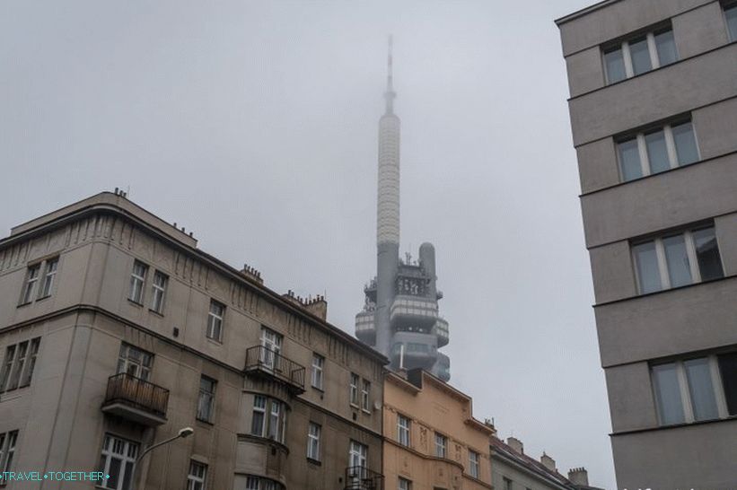 Televizijski stolp v Pragi je futuristični ponos Češke
