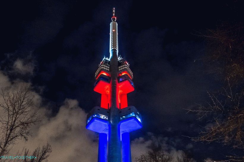 Televizijski stolp Žižkov v Pragi - zastava Češke republike