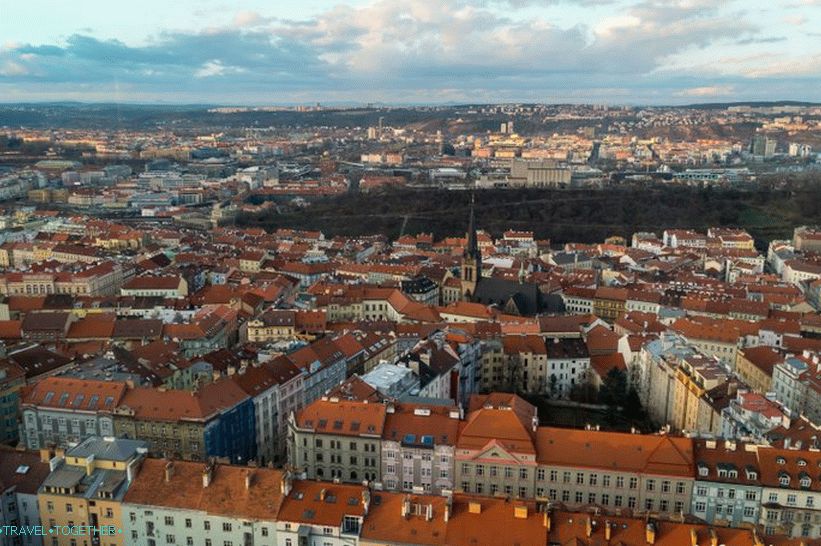 Televizijski stolp v Pragi je futuristični ponos Češke