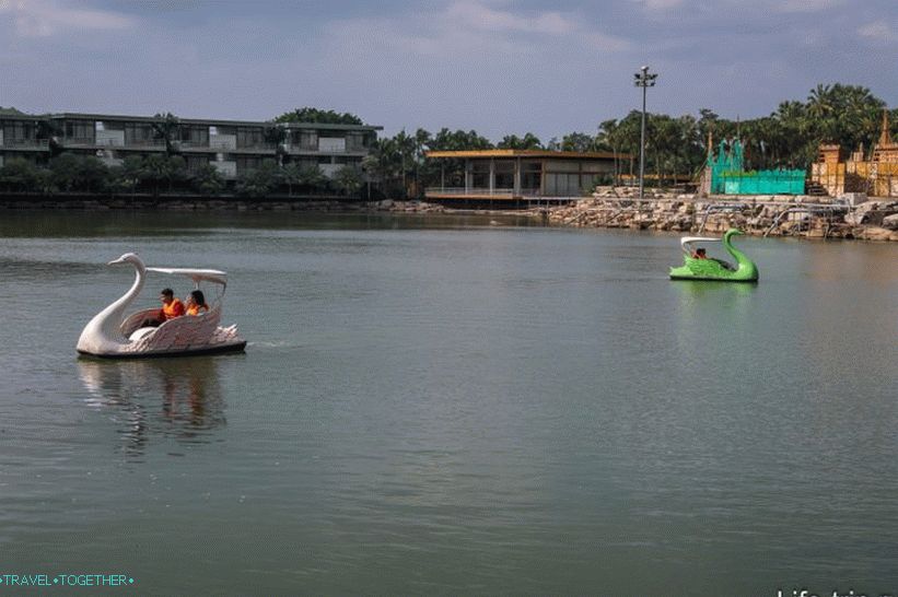 Jezero, na katerem lahko voziš katamaran