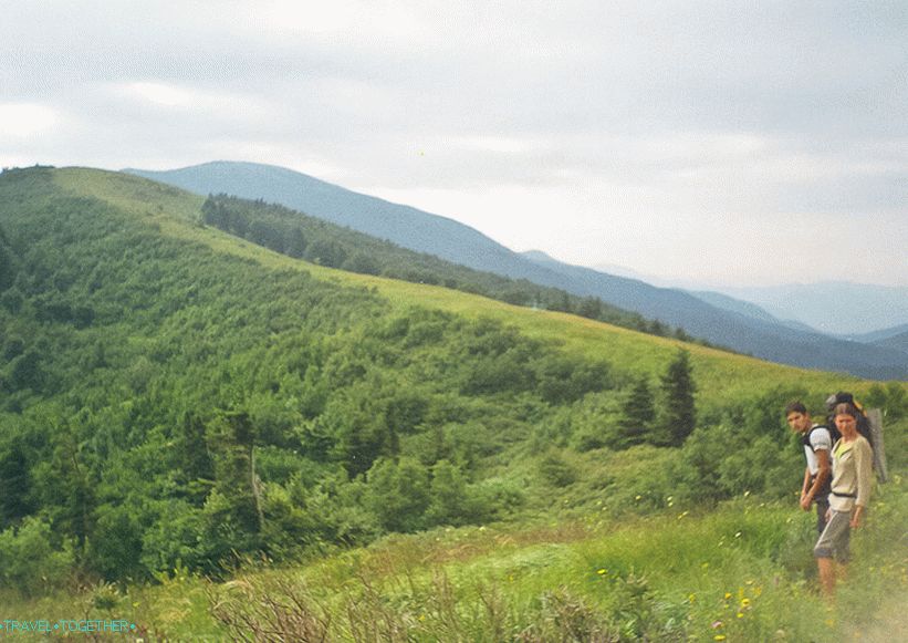 Pojdite po grebenu in poiščite pot navzdol