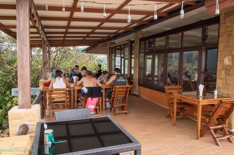 Utopia Resort na Phanganu - kultni hotel in restavracija s pogledom