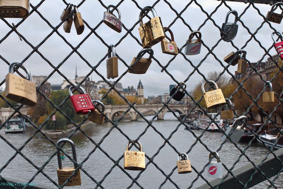 Ključavnice na mostu Pont des Arts