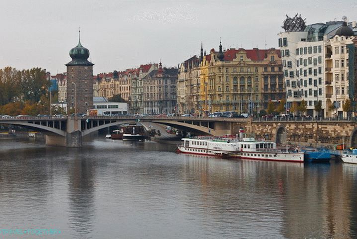 Nasipi Prage s nakitami na strehi