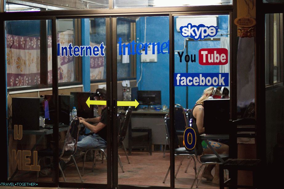 Internetna kavarna v Vang Viengu