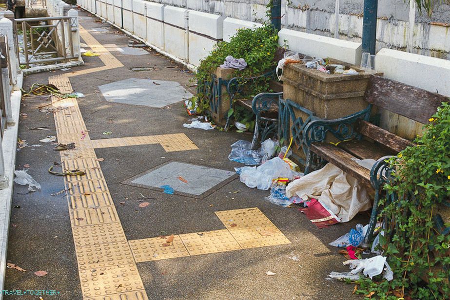 Na nabrežju Chao Phraya je malo umazano