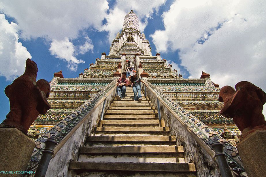 Strme stopnice do samega vrha stupa