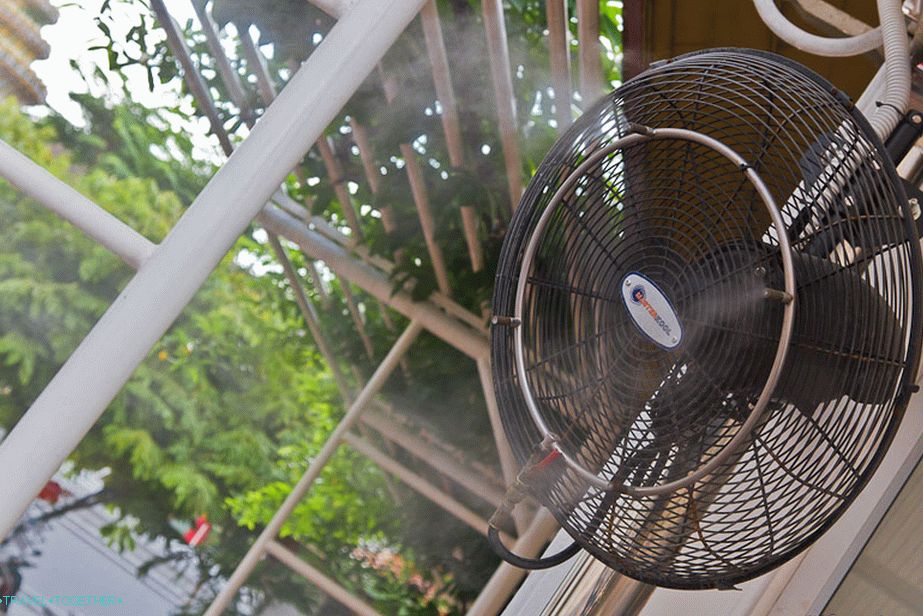 Osvežilni in vlažilni ventilator blizu blagajne