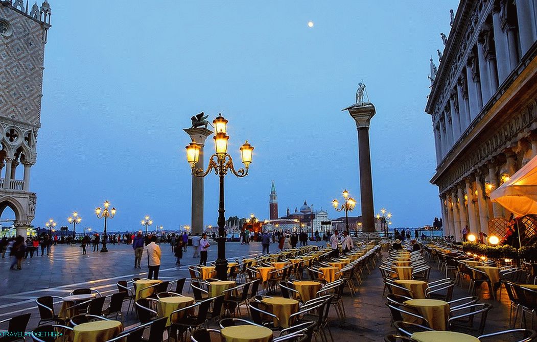 Kavarna na Piazzi San Marco v Benetkah