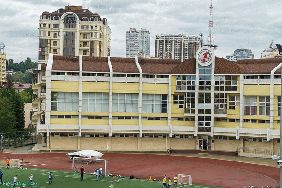 Velika šola s stadionom