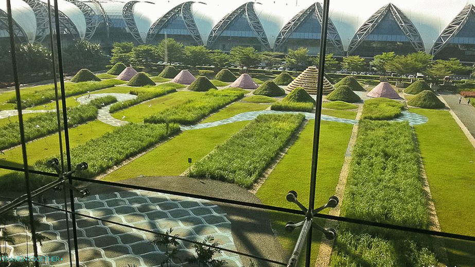 Pogled z letališča Suvarnabhumi