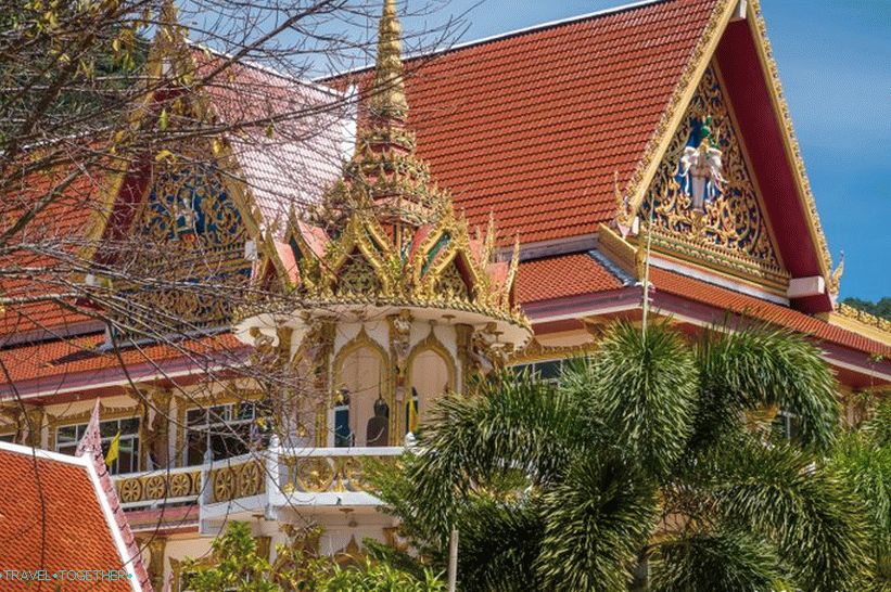 Wat Suwankiriket v Phuketu - Tempelj Karon in nočna tržnica
