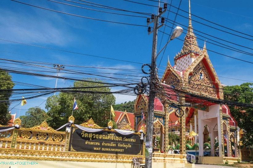 Wat Suwankiriket v Phuketu - Tempelj Karon in nočna tržnica