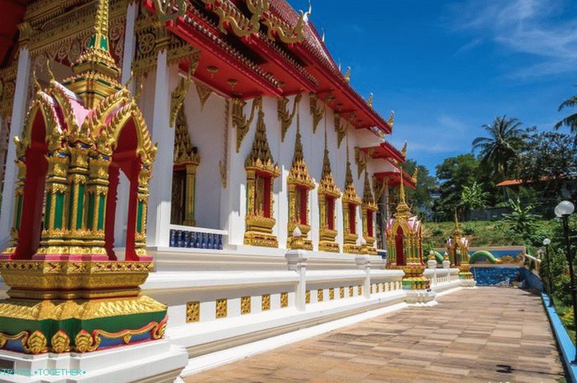 Wat Suwankiriket v Phuketu - Tempelj Karon in nočna tržnica