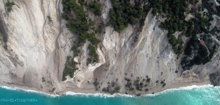 Znamenita plaža Ergemni, uničena zaradi potresa