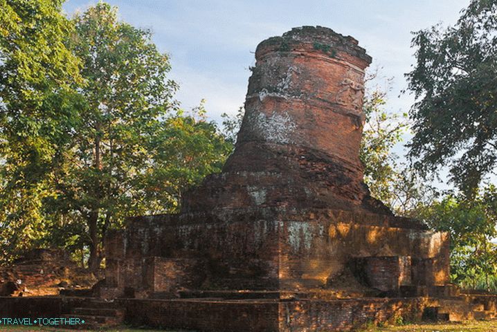 Starodavno Wat na poti do jezera Chaing Saen